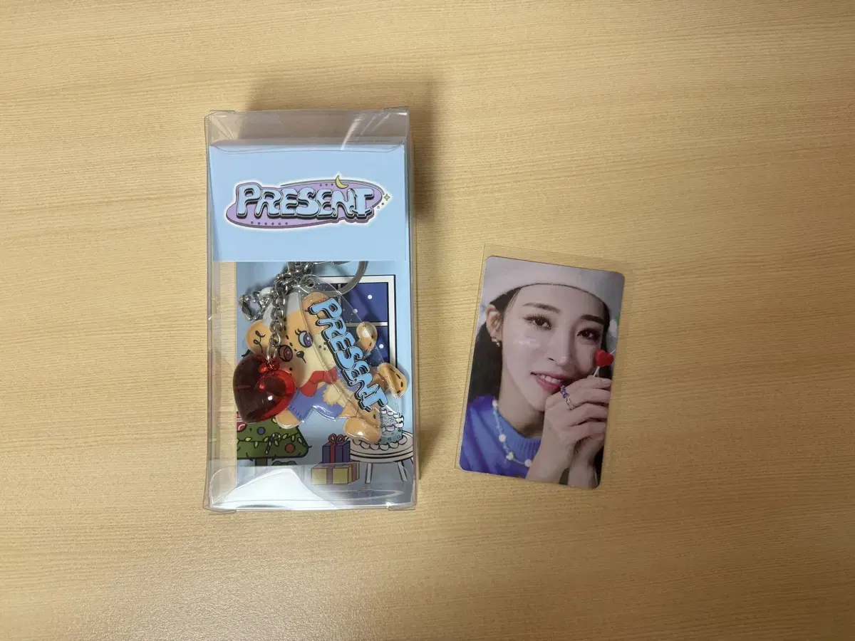 Moonbyul present keyring