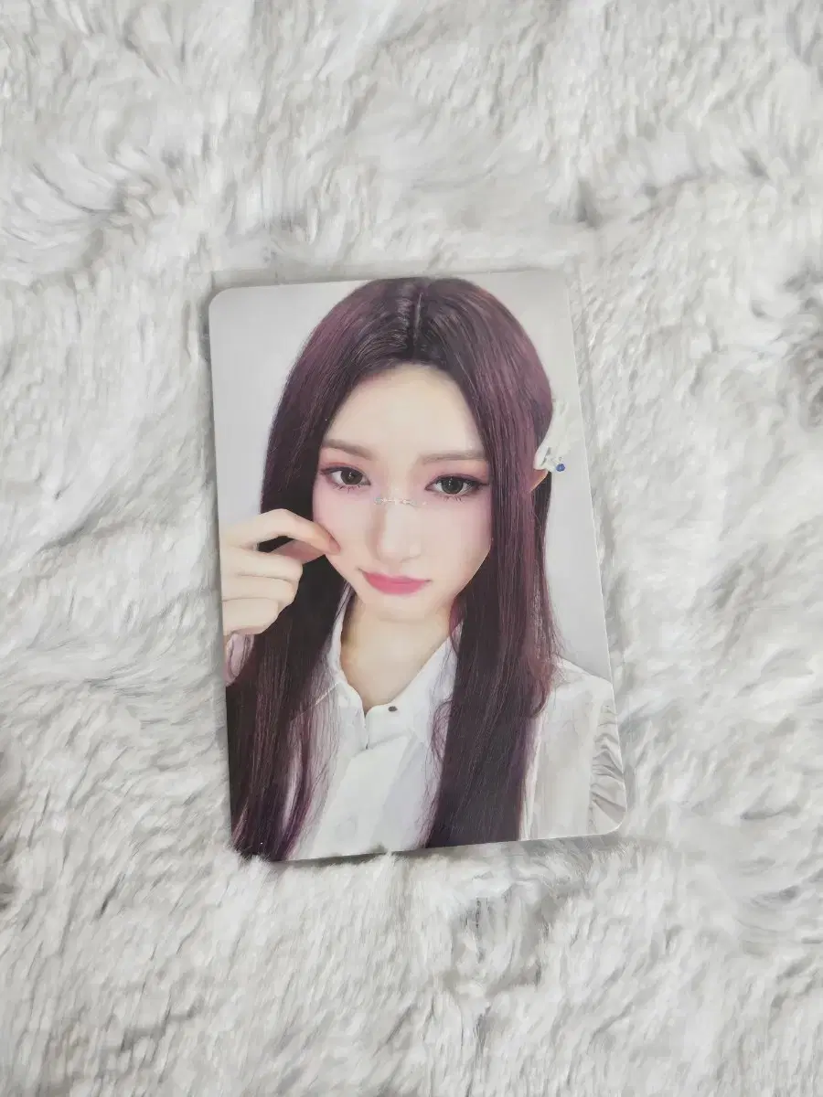 leeseo switches ssq pre-order benefit photocard sell them