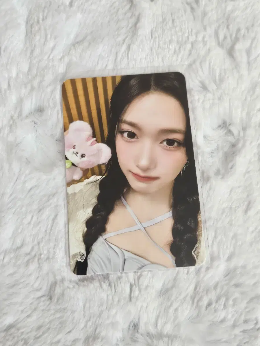 Leeseo Minnini pop up photocard sells