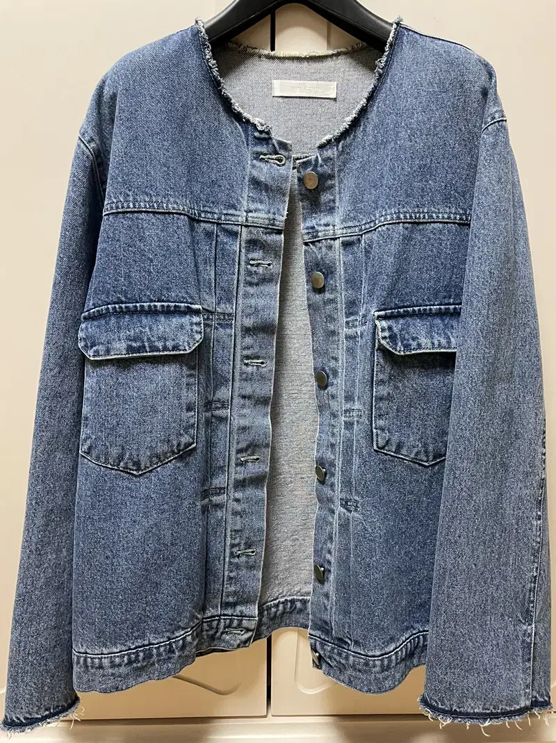 Yura pintucked denim jacket Nokara round neck jean jacket