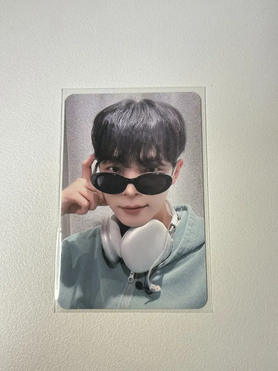 Lucy shin yechan Airport photocard WTS