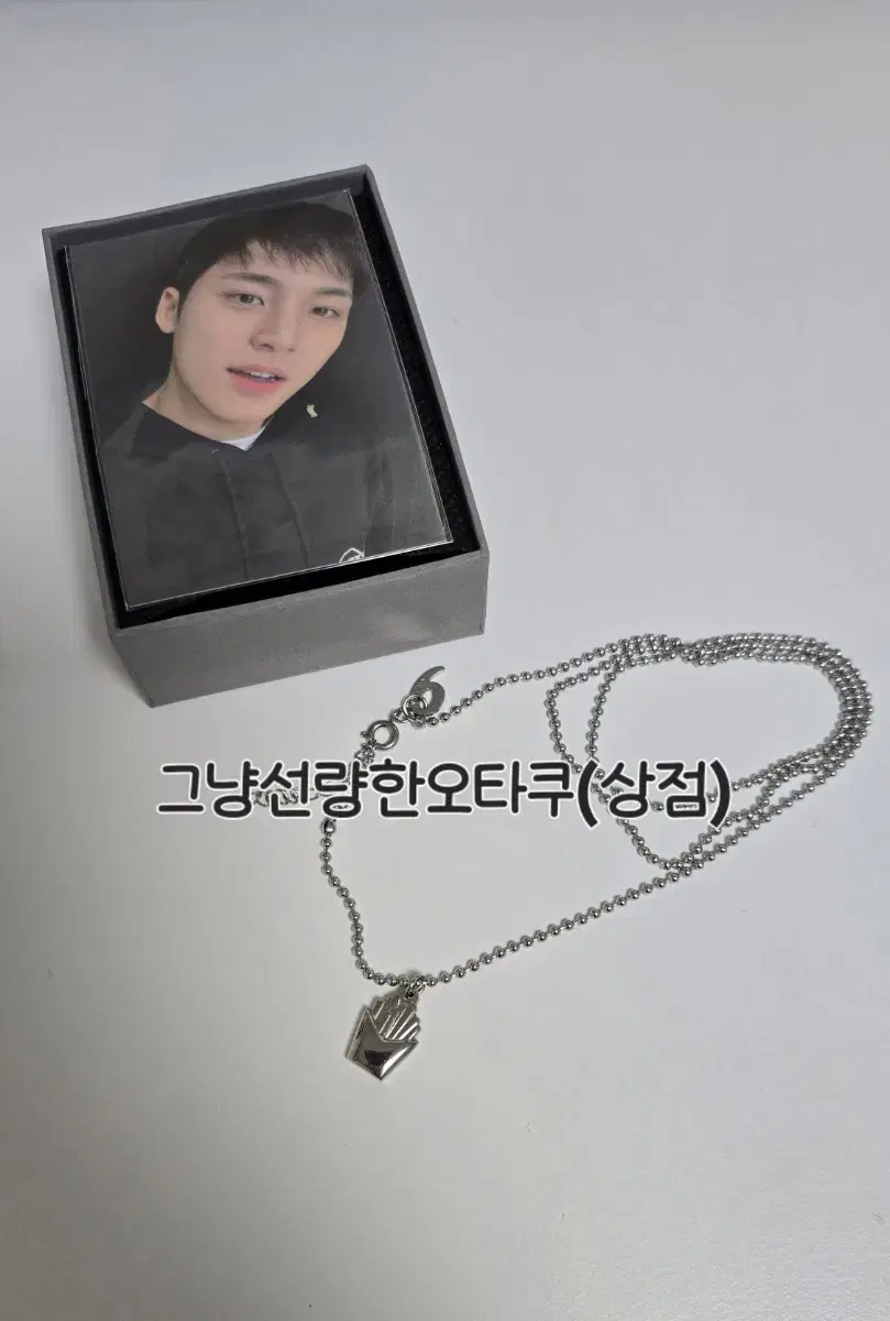 Seventeen 9th Anniversary mingyu necklace + photocard