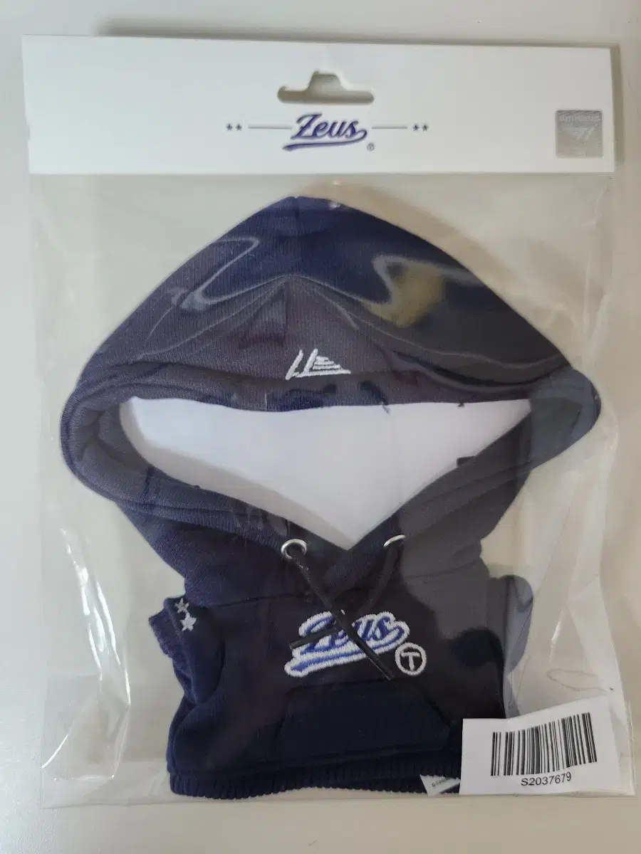 T1 Zeus doll sells clothes