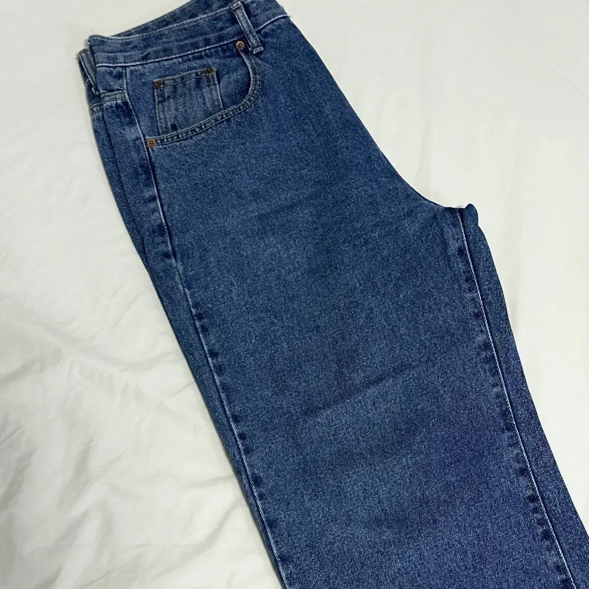 [32] Selling men's jin jeans worn 3 times.