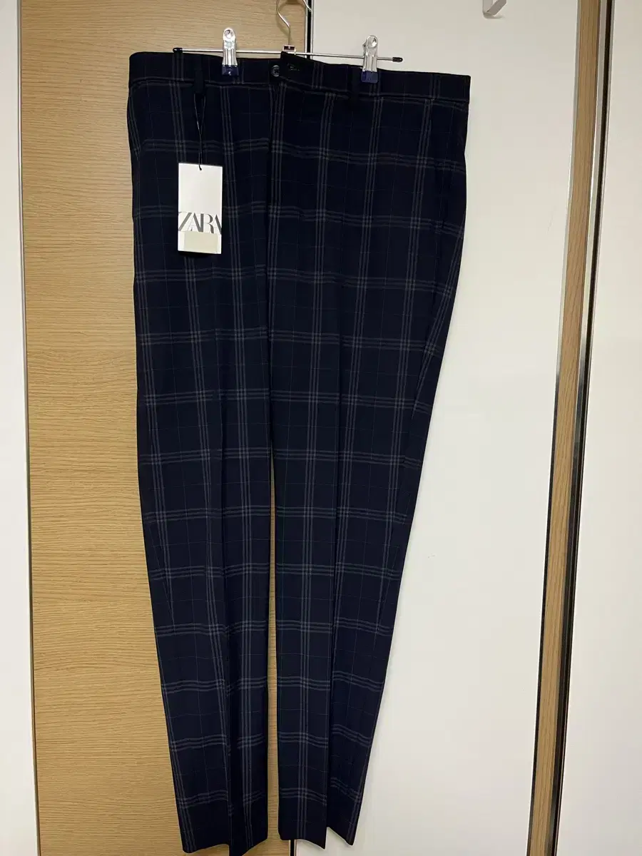 Zara dress pants size 42 (32 inches)