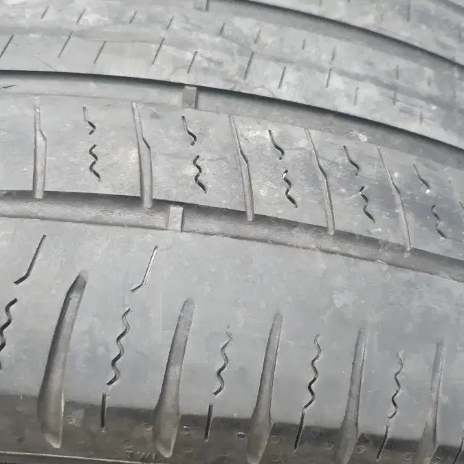 타이어 피렐리 265/45R 20 4개  1대분