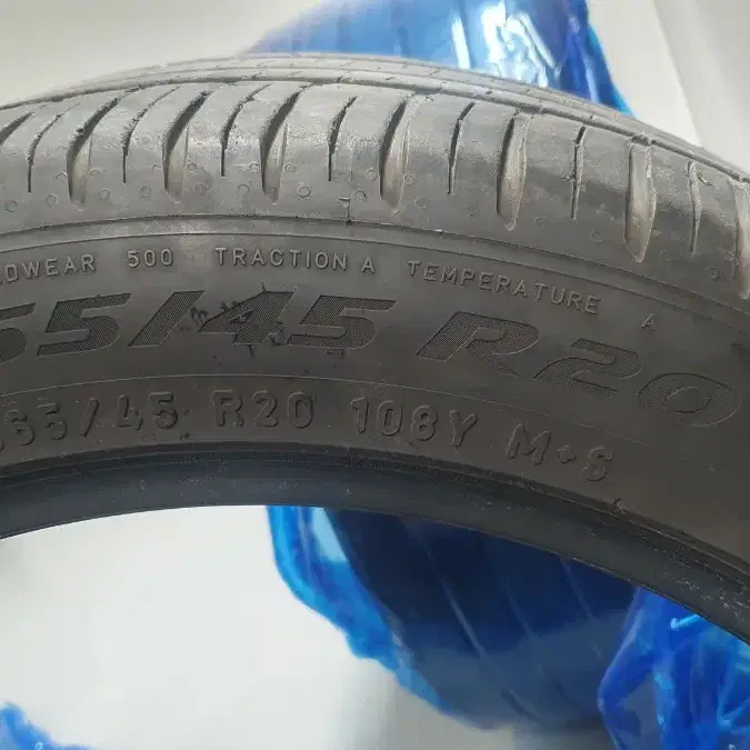 타이어 피렐리 265/45R 20 4개  1대분