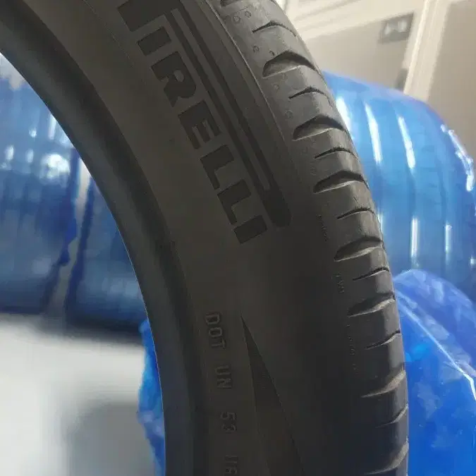 타이어 피렐리 265/45R 20 4개  1대분