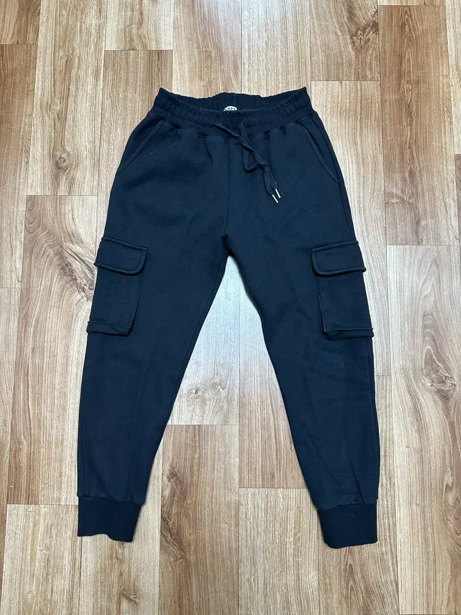 M) Paperboy Cargo Sweatpants Black Kimono