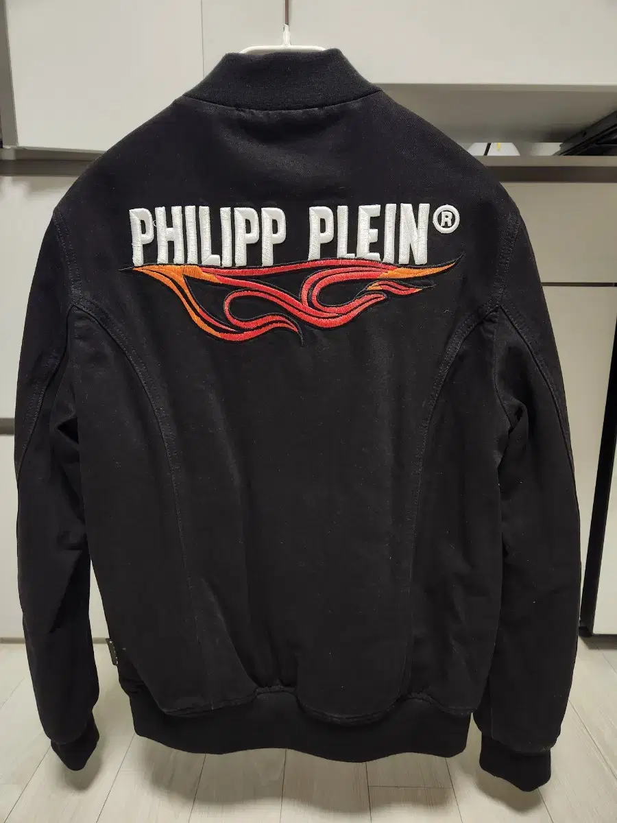 [L] Flip Plain Bomber Jacket