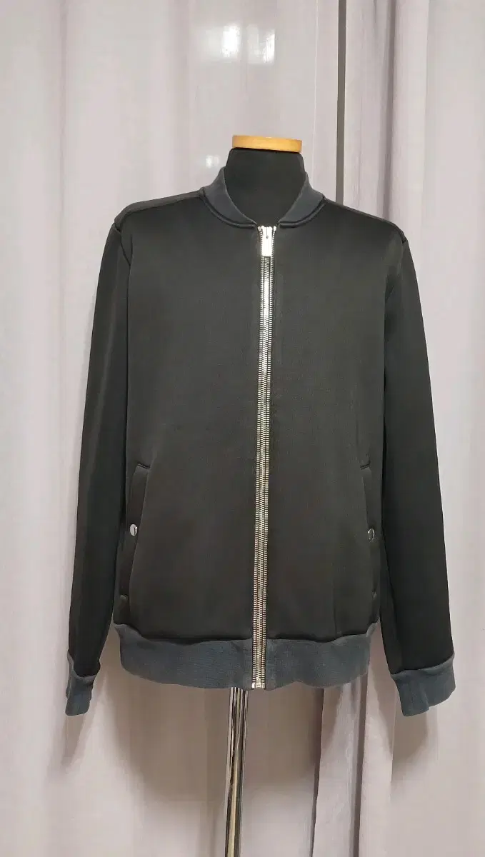 Hugo Boss Zip-Up TopSize MGood conditionGood condition