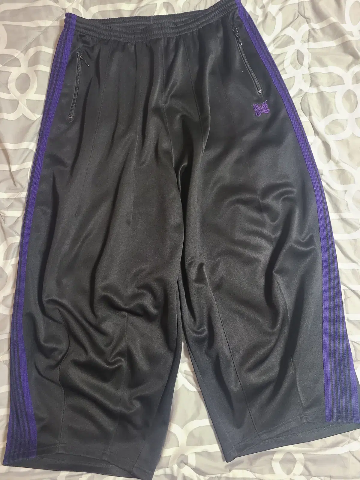 [L] Needles HD Track Pants Gumbo(Navy X) sells.