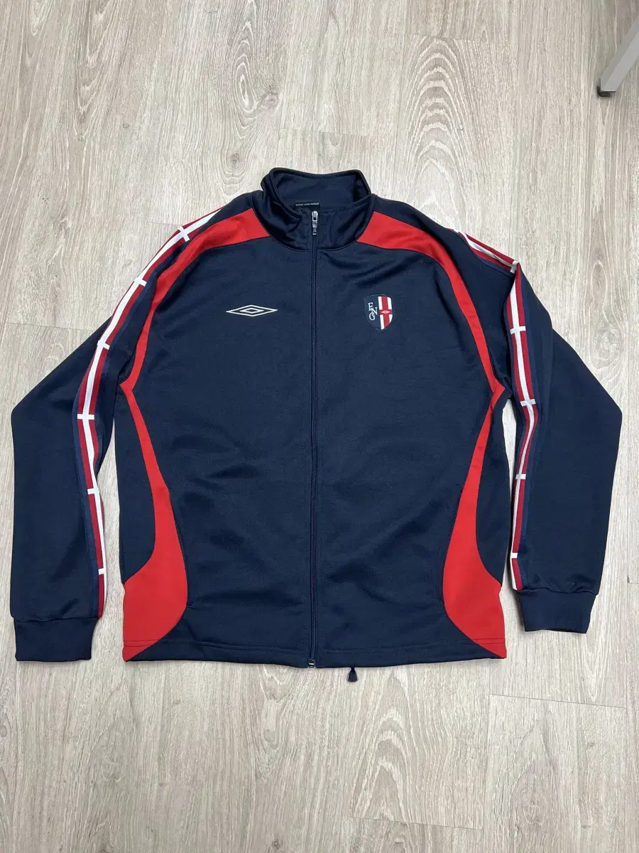 100% Umbro England zip-up jacket