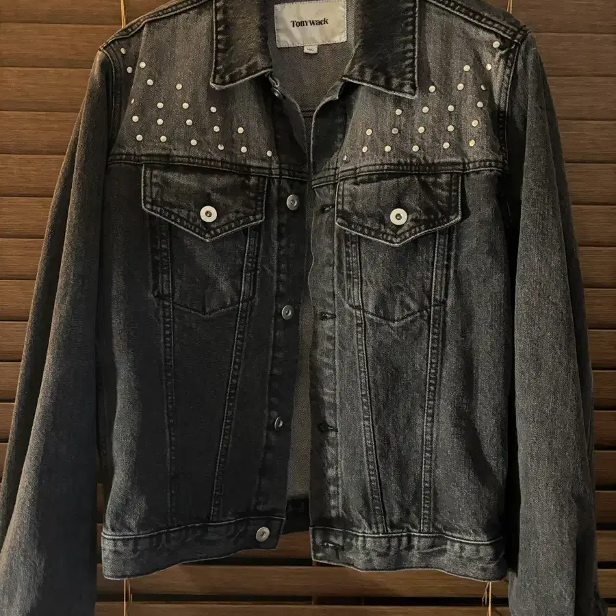 tonywack metal stud cropped denim jacket