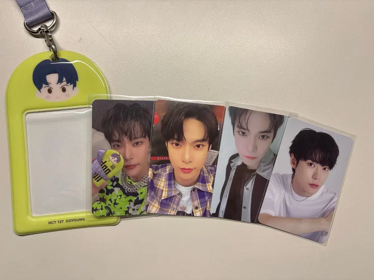 NCT Everland doyoung sell photocards