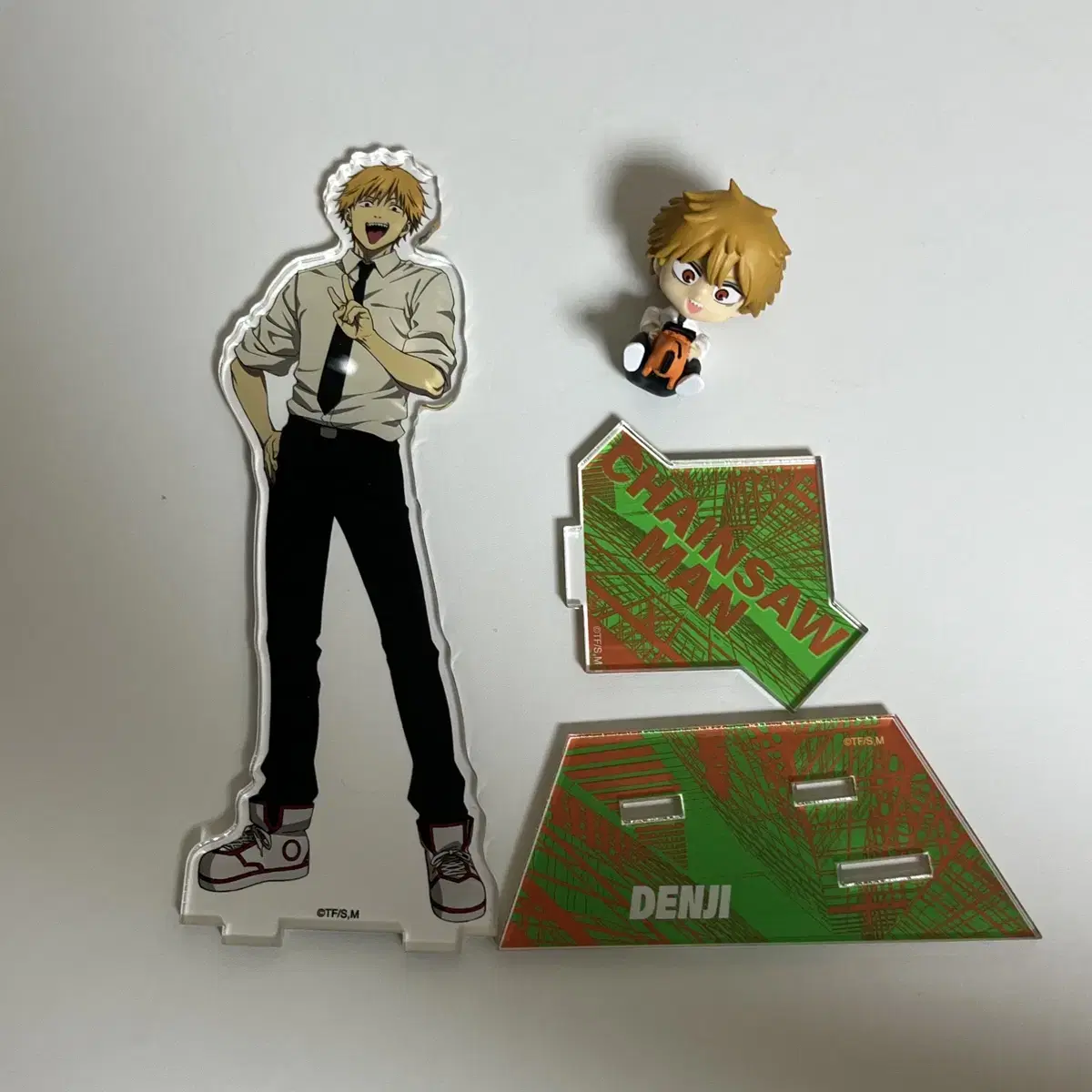 Bulk) Chainsaw Man Denji Acrylic Stand Gacha Figures acrylic Goods