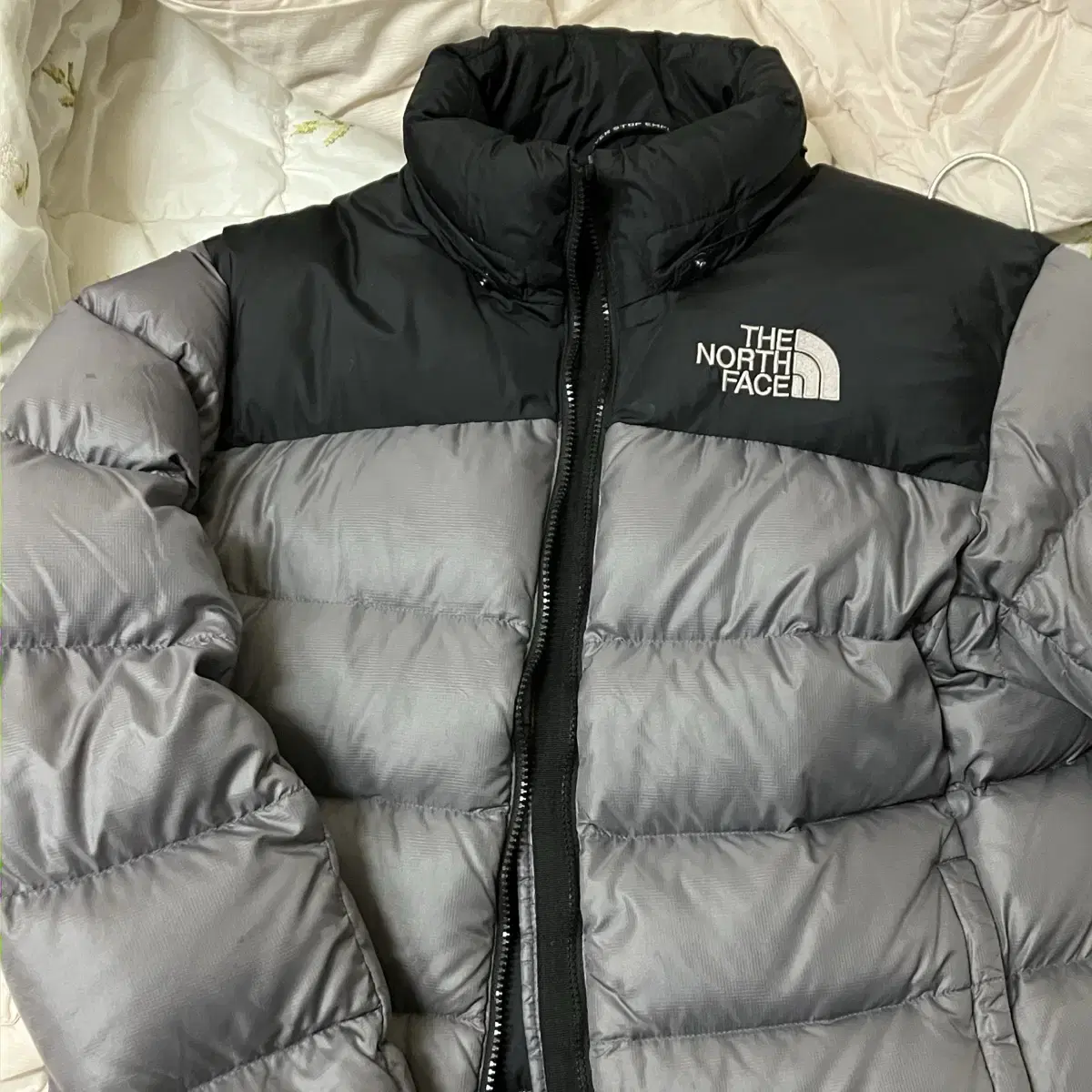 The North Face Nupsi 700 Gray 90