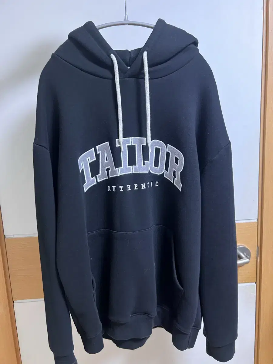 Taylor Studio Hoodie Black