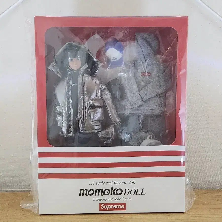 22FW Supreme X Momoko doll슈프림 X 모모코돌 새상품