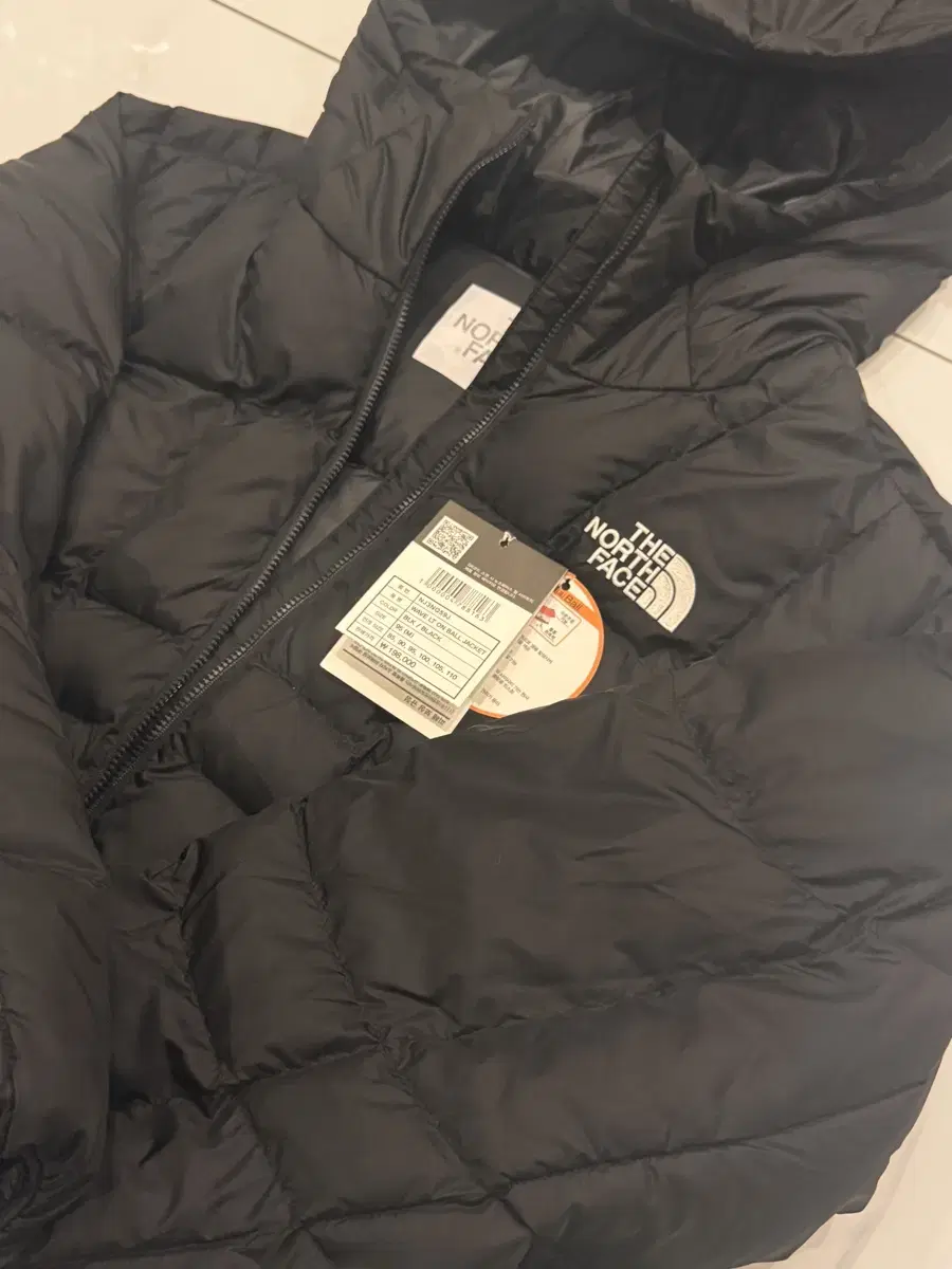 [M]The North Face White Belle Wave On Ball Lightweight Padding