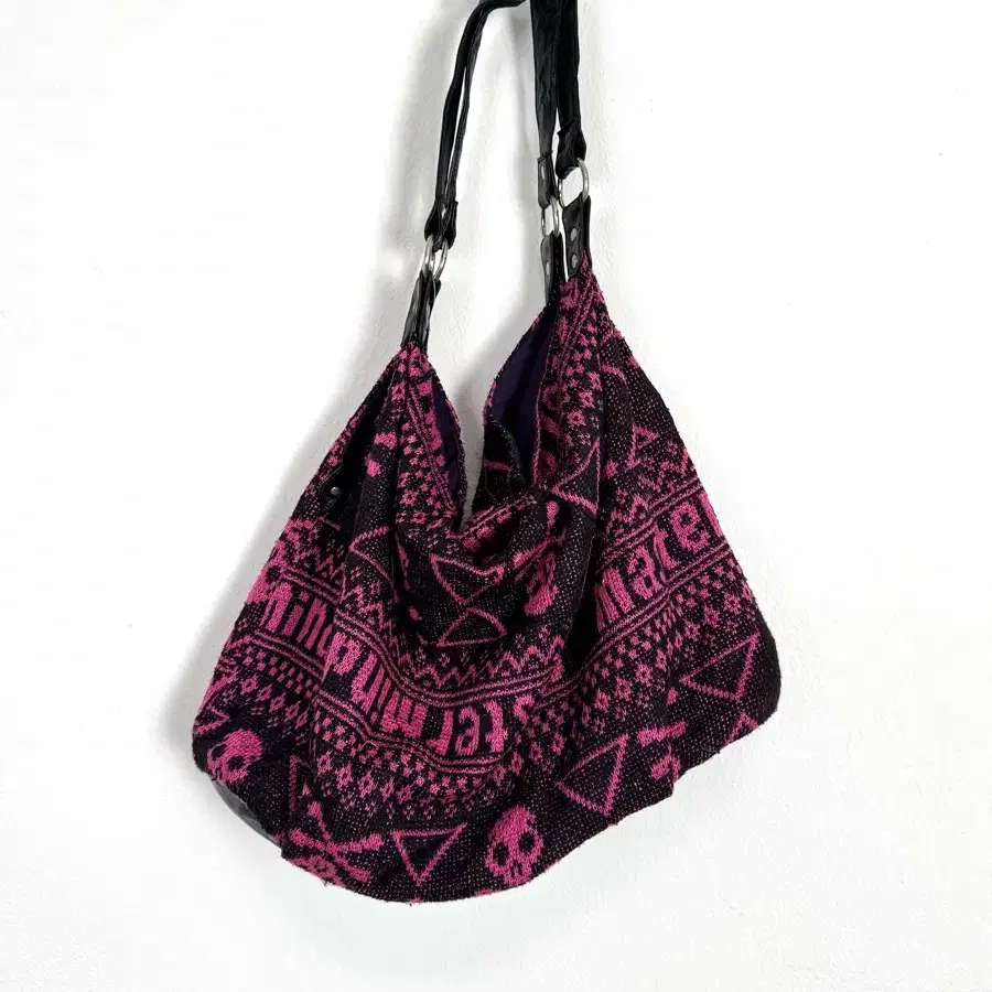 vintage knit graphic shoulder bag