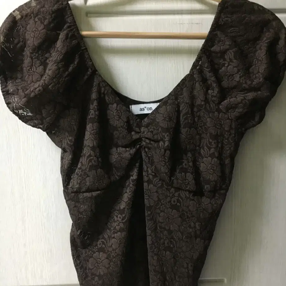 애즈온 FLOWER LACE PETIT TOP / BROWN