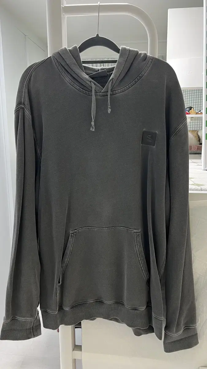 Calhart Pigment Hoodie for sale in good condition