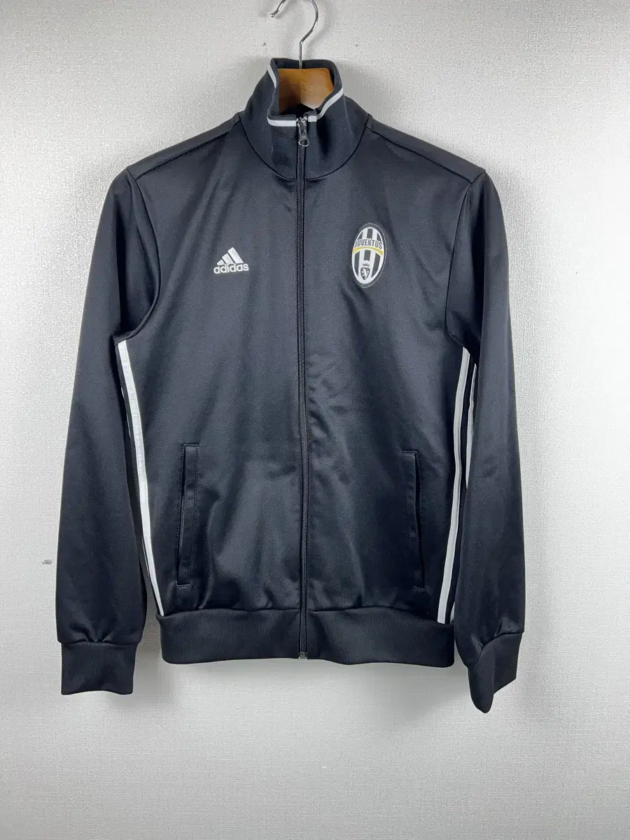 [TAPPO] Adidas Juventus 3 Stripe Track Top Jersey