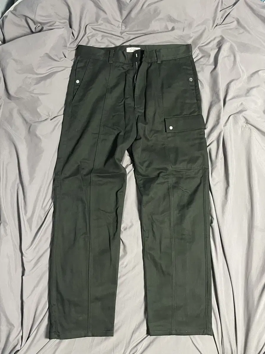 COS Dark Green Multicolor Cargo Pants 32