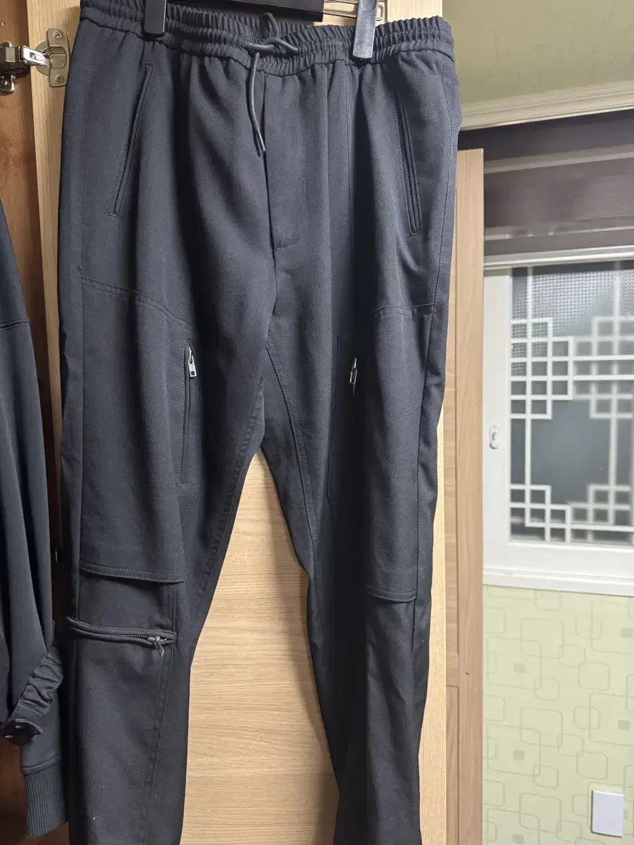 (48)junji pre-zipper jogger