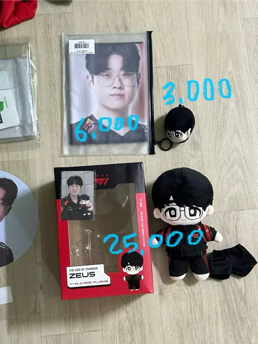 T1 Tiwon HLE Han Seng Zeus zeus photocard sell uniform goods wts 