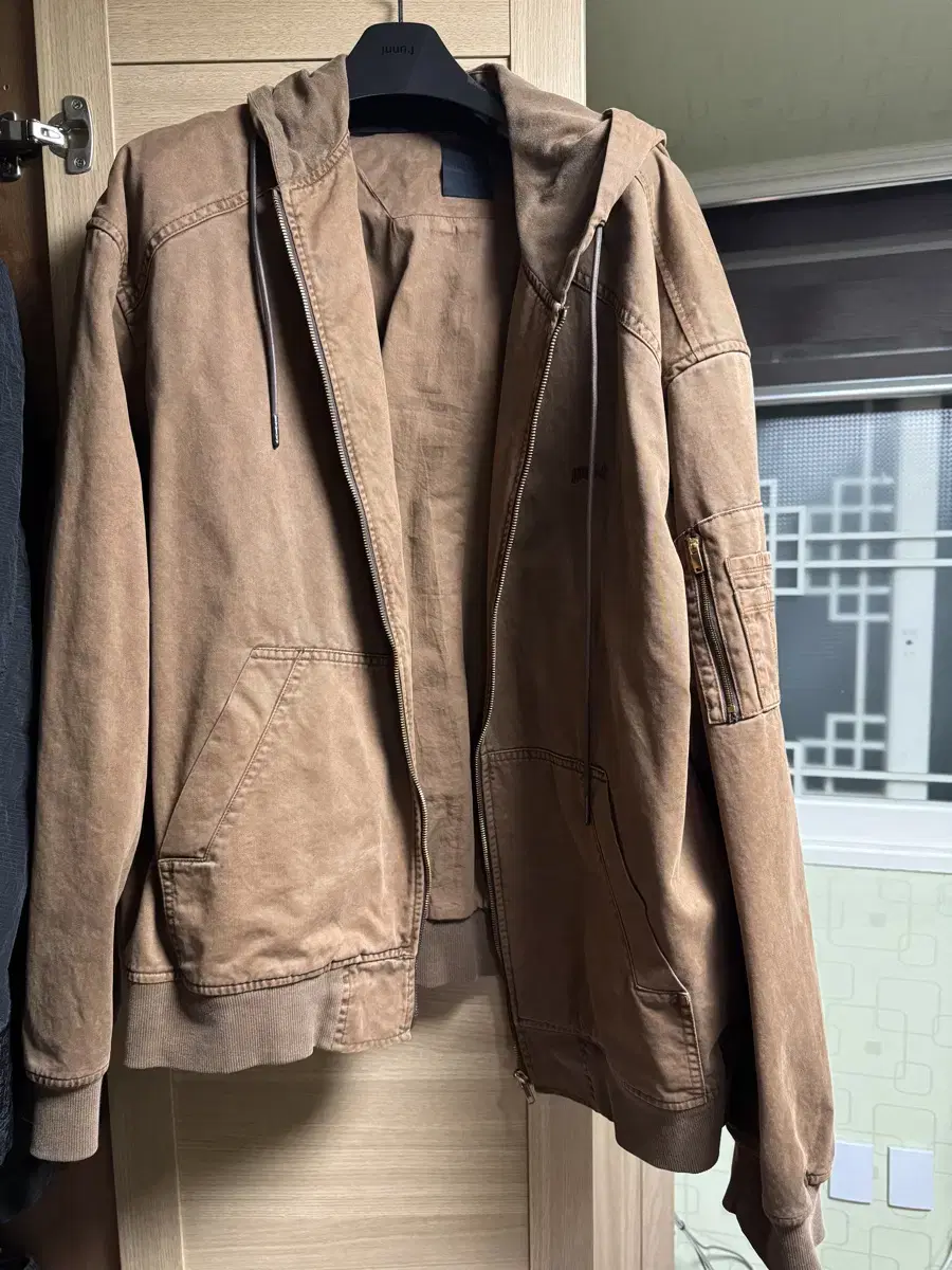 (L)Junji Brown Hooded Up