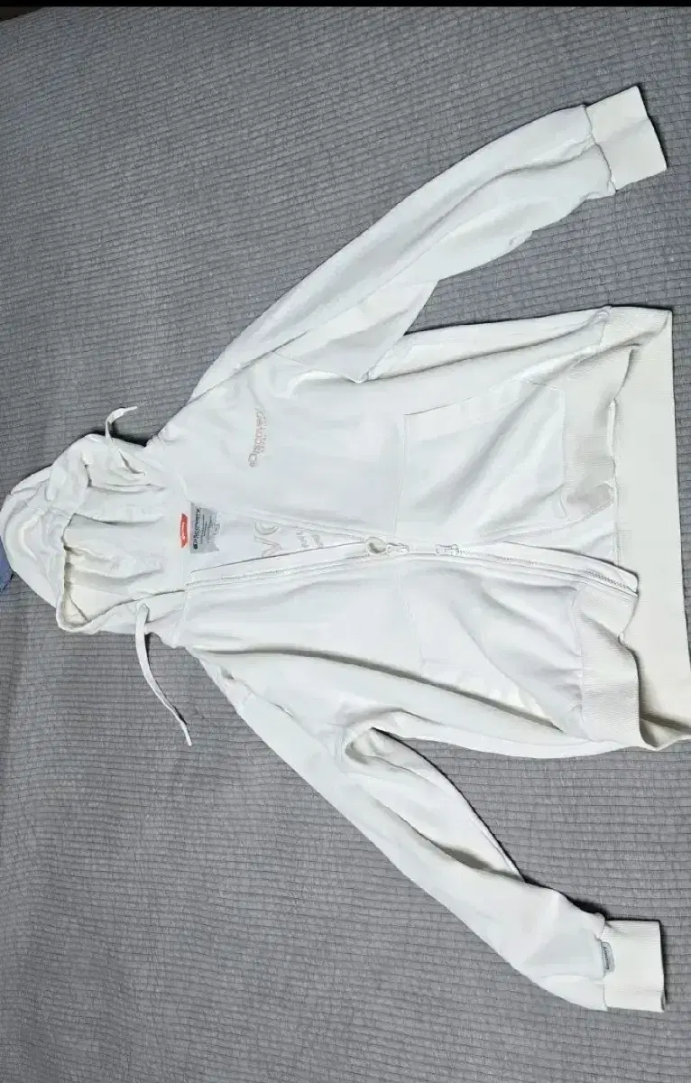 105 Discovery Big Logo Hoodie Zip Up Cream White