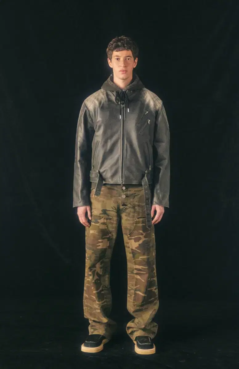 (size 29)Anderson Belle Camo Carpenter Pants