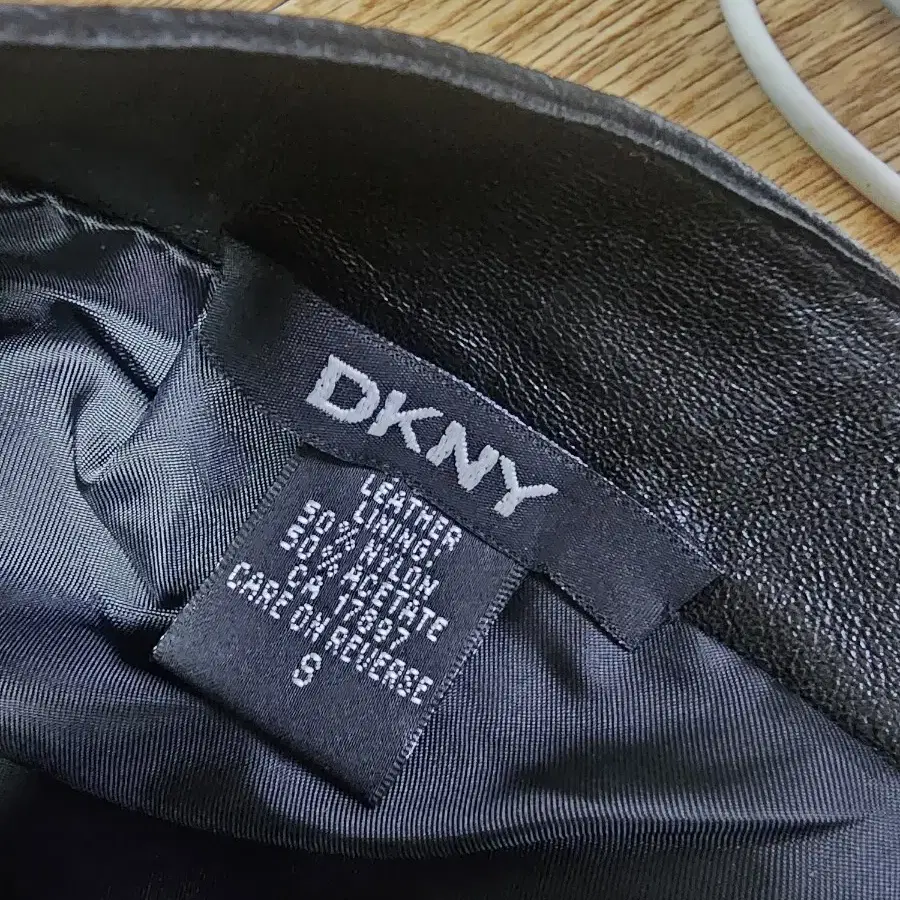 DKNY 양가죽치마(S)