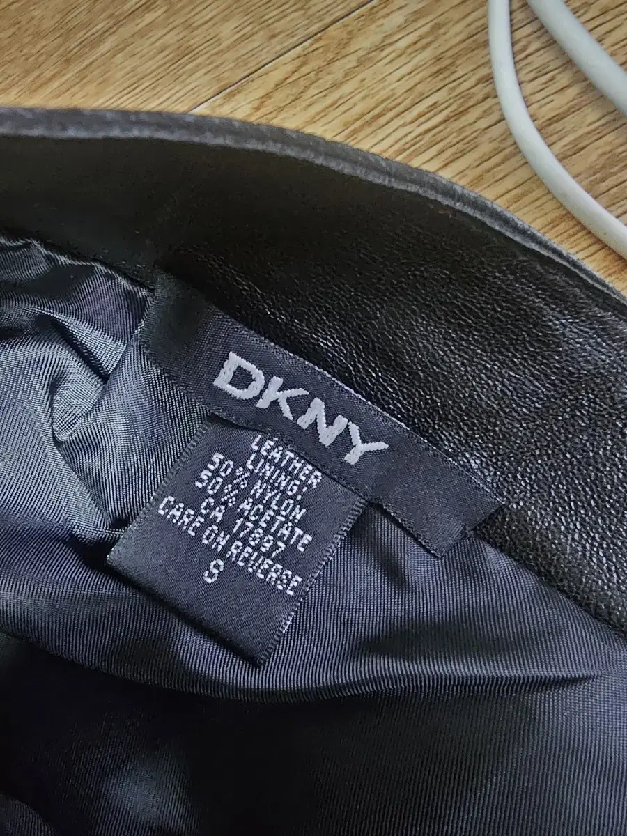 DKNY 양가죽치마(S)