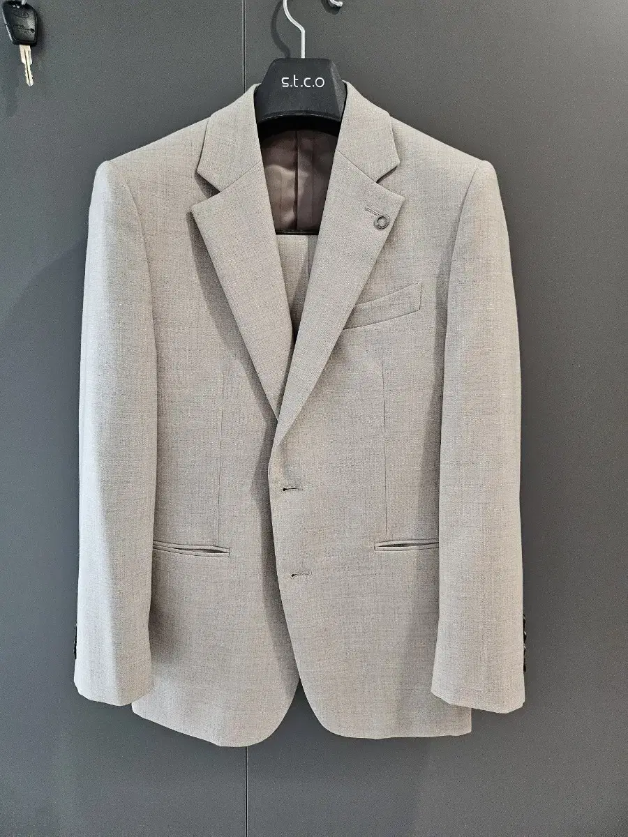 Geosongio light brown set-up suit for sale.