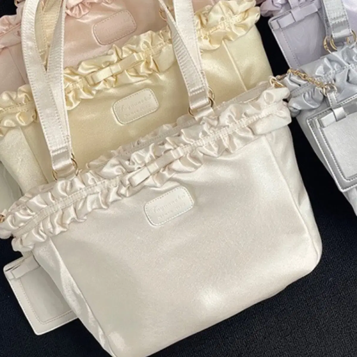 Fuyuneko Bouquet Itabag White Large (L)