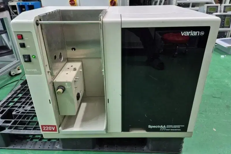 Varian SpectrAA 220 FS 원자흡수 분광광도계