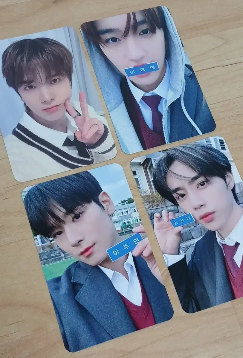 Price drop) the boyz Name badges / memory manipulation photocards