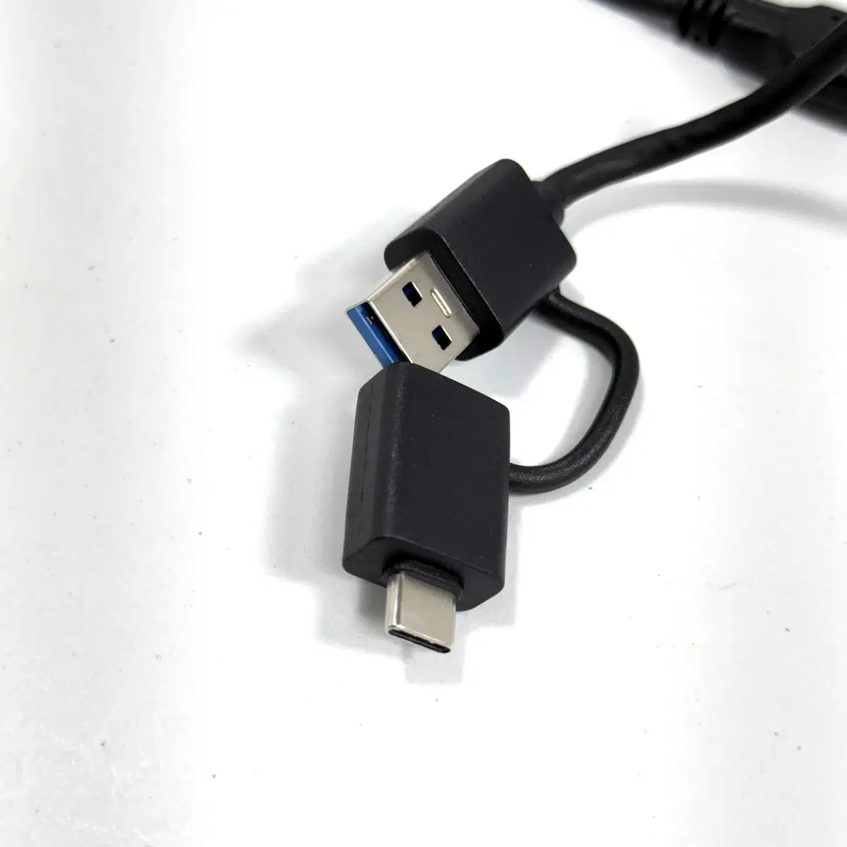 1테라 USB 3.0 외장하드 기본 케이블에 C타입 케이블까지 제공