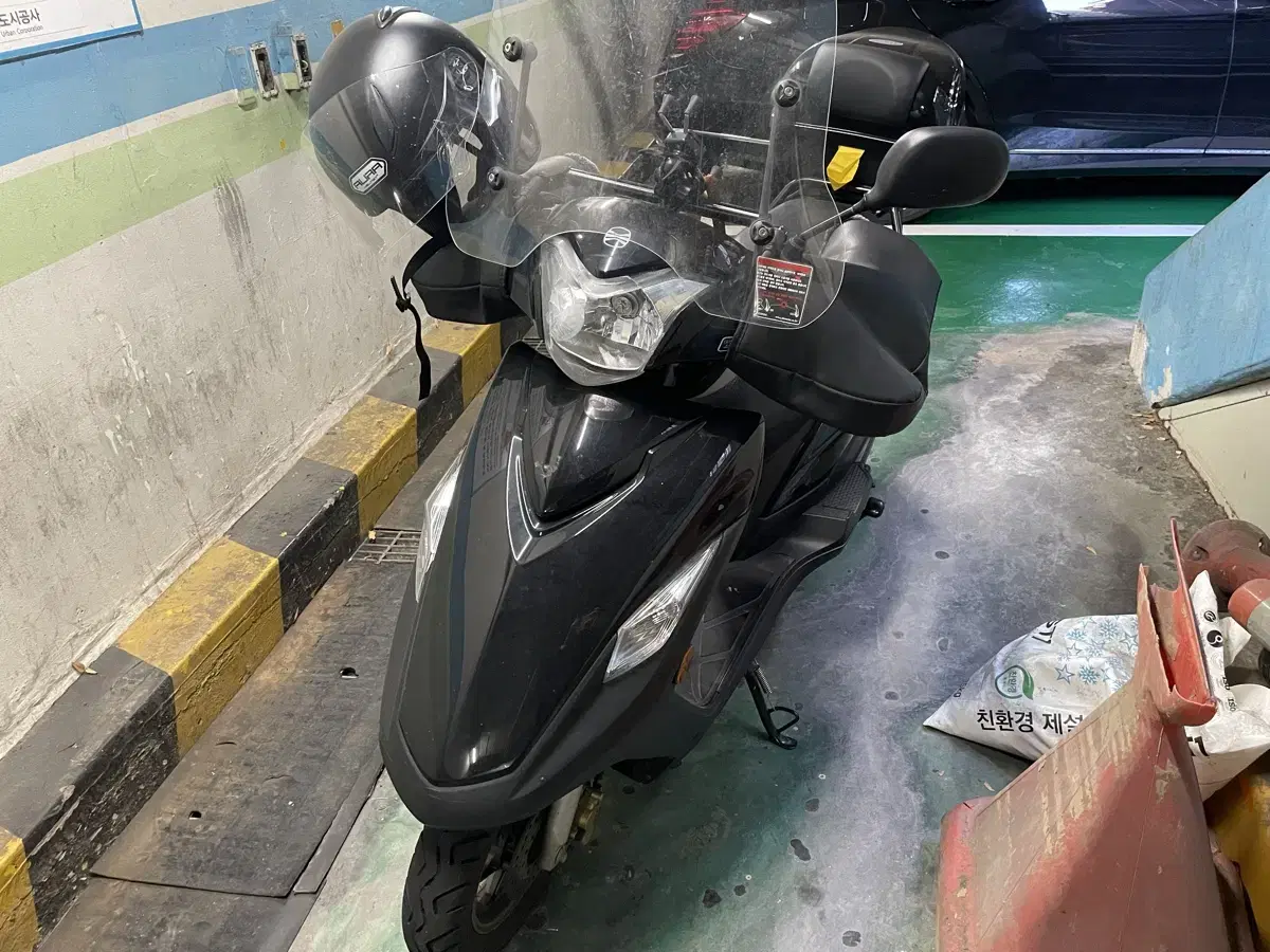 Vf100p 2022년식 4000km 얼마 안탄 거의 새것