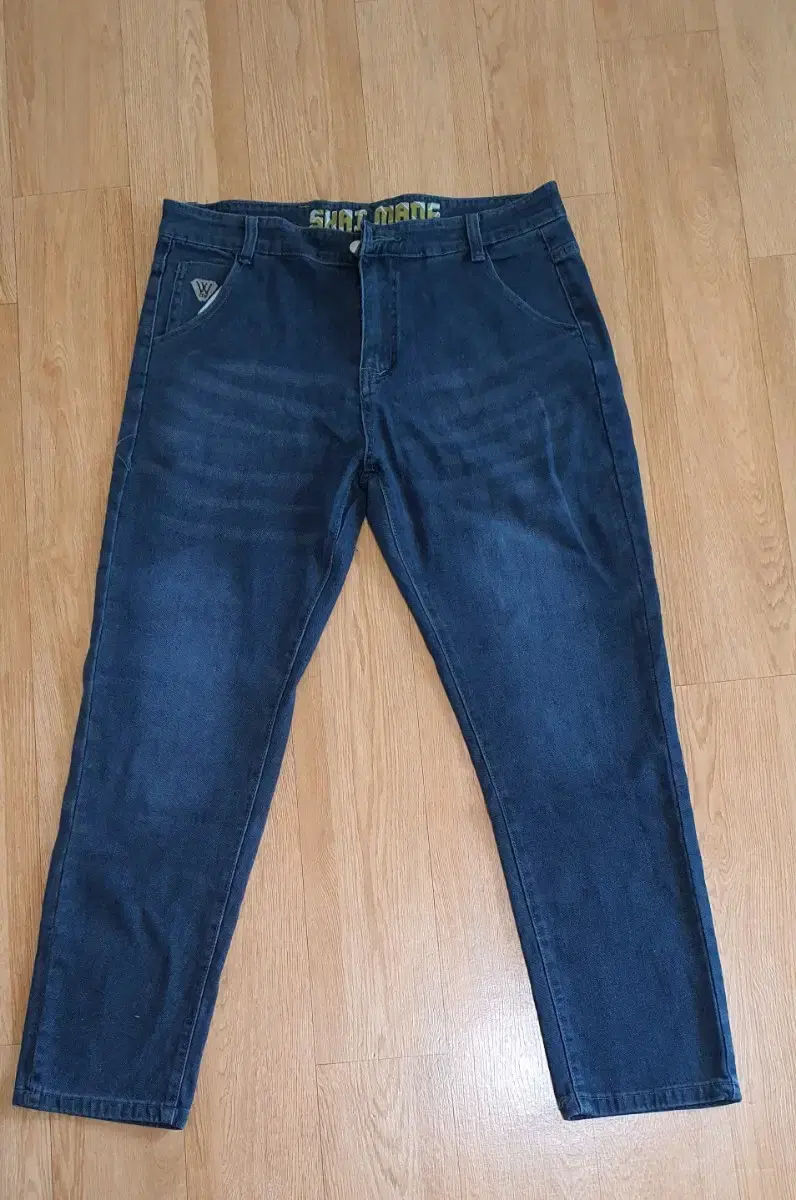 Men's jeans, size 32 waist (new)