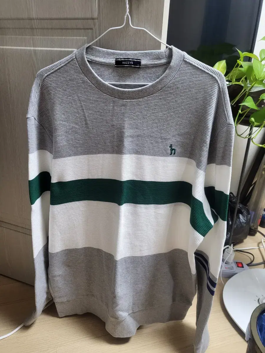 Hedges Knit Tee100 sells