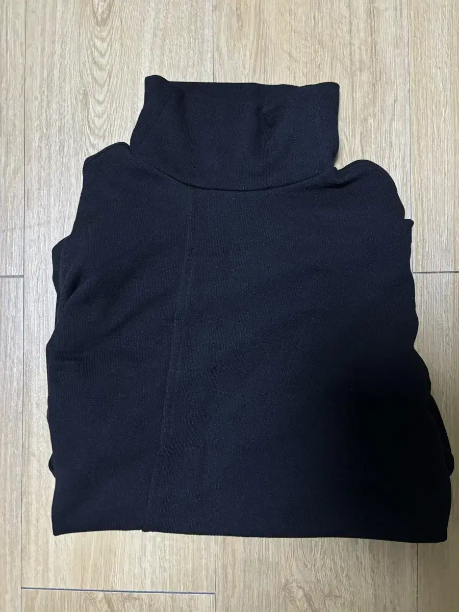 Polythene lew mock neck black 2 sizes