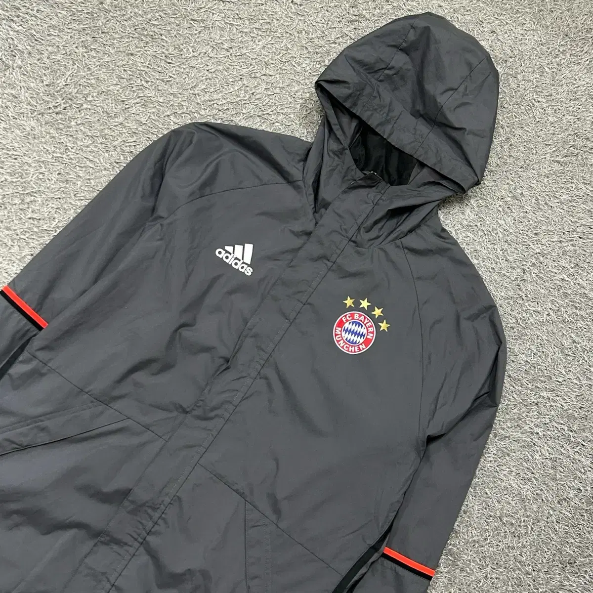 [100] Adidas FC Bayern Munich Windbreaker