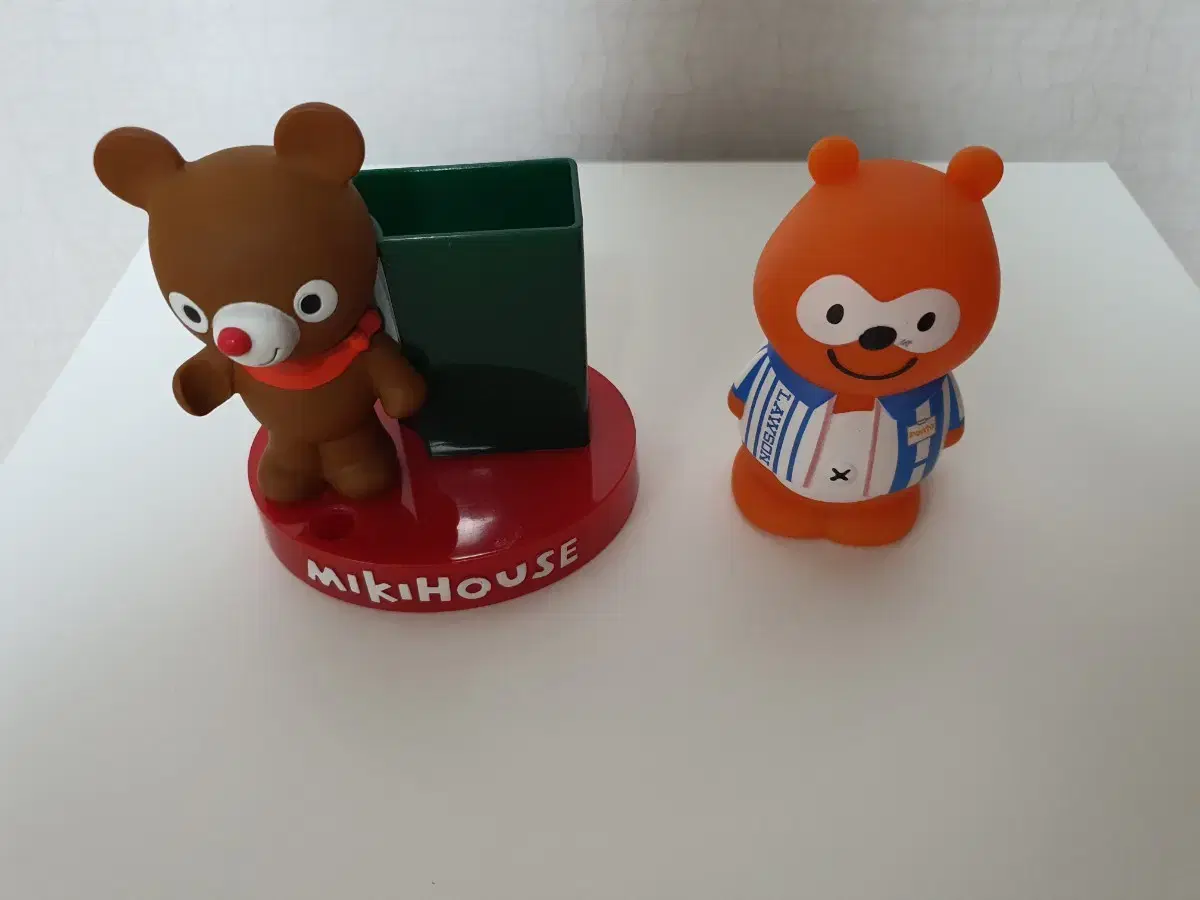 [Clearance/Set to Sell] Character Penstand and Piggy Bank Set