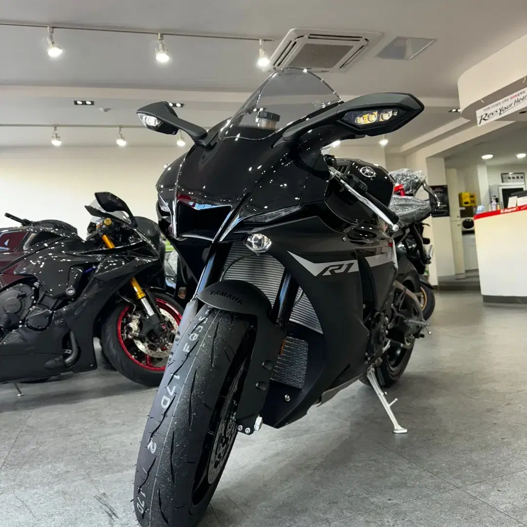 야마하 YZF-R1 블랙 0KM 신차 판매합니다