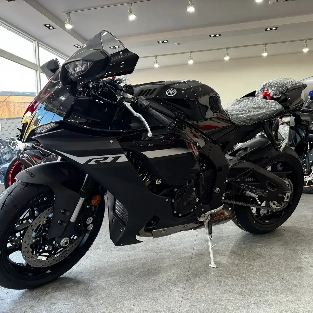 야마하 YZF-R1 블랙 0KM 신차 판매합니다