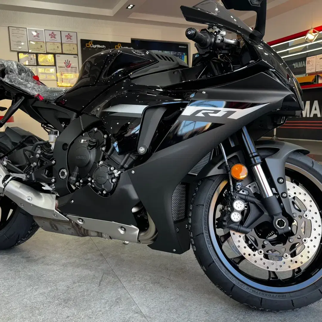 야마하 YZF-R1 블랙 0KM 신차 판매합니다